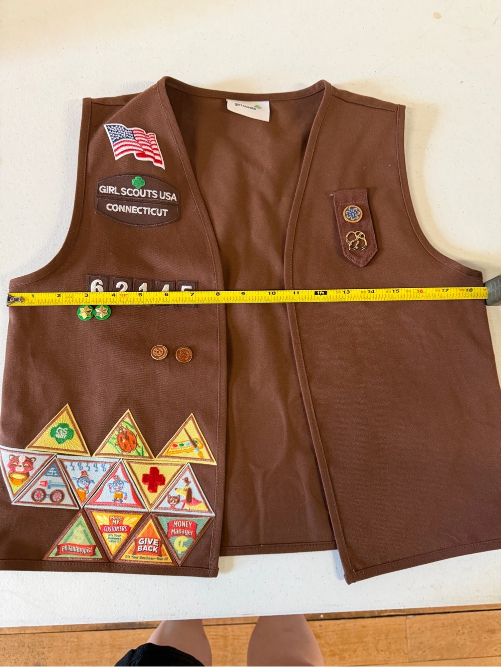 Girl Scouts USA Vest Brownies in Brown with Merit Badge Accents size large - Picture 2 of 4